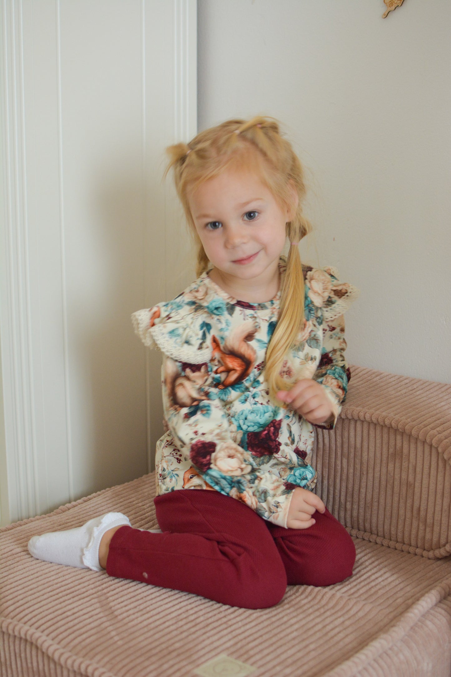 Bluzka Wiewiórki w Kwiatach