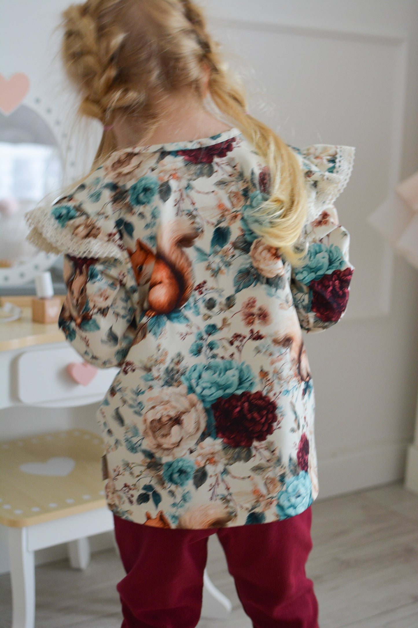 Bluzka Wiewiórki w Kwiatach